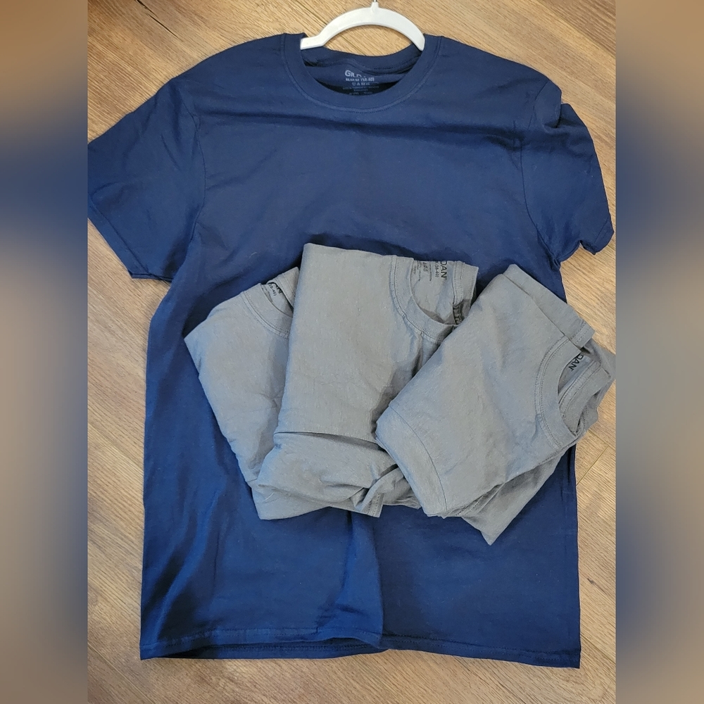 4 Men's Gildan Tee's